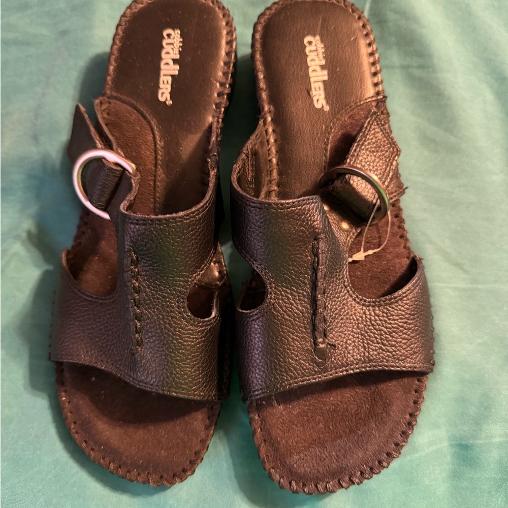 Women’s Black Cuddlers Size 6 Leather Sandals Shoes